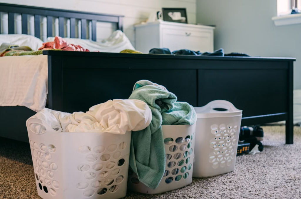 13 In-Home Service for Bedroom Textile Organization and Sorting of Soiled Items - Image 1