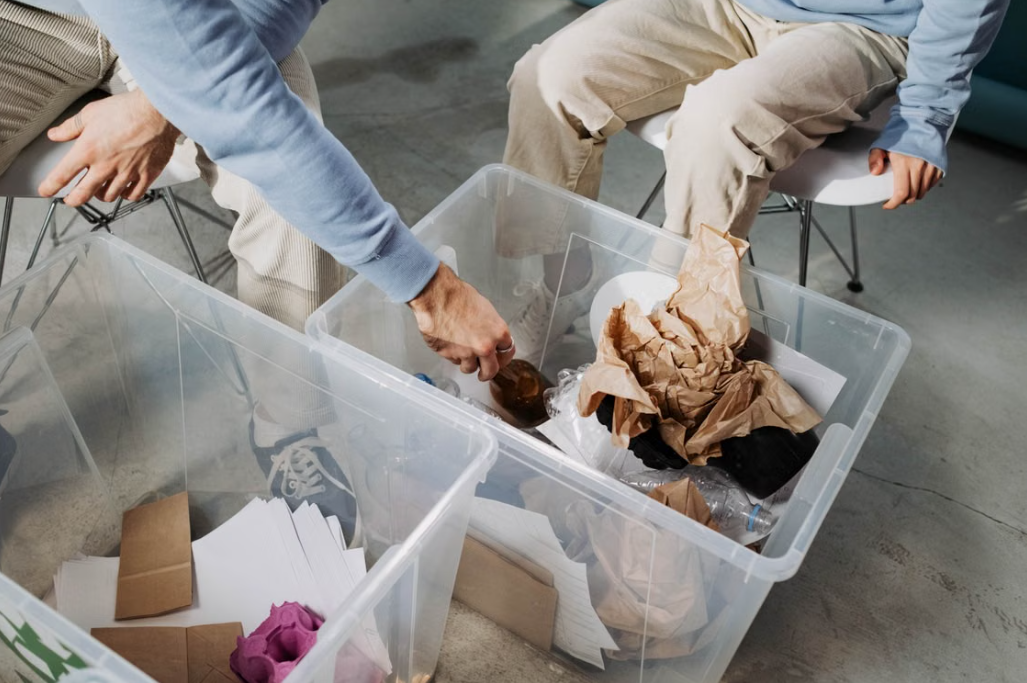 18 On-Site Sorting and Organization Service for Recyclables Using Multi-Compartment Bins - Image 1