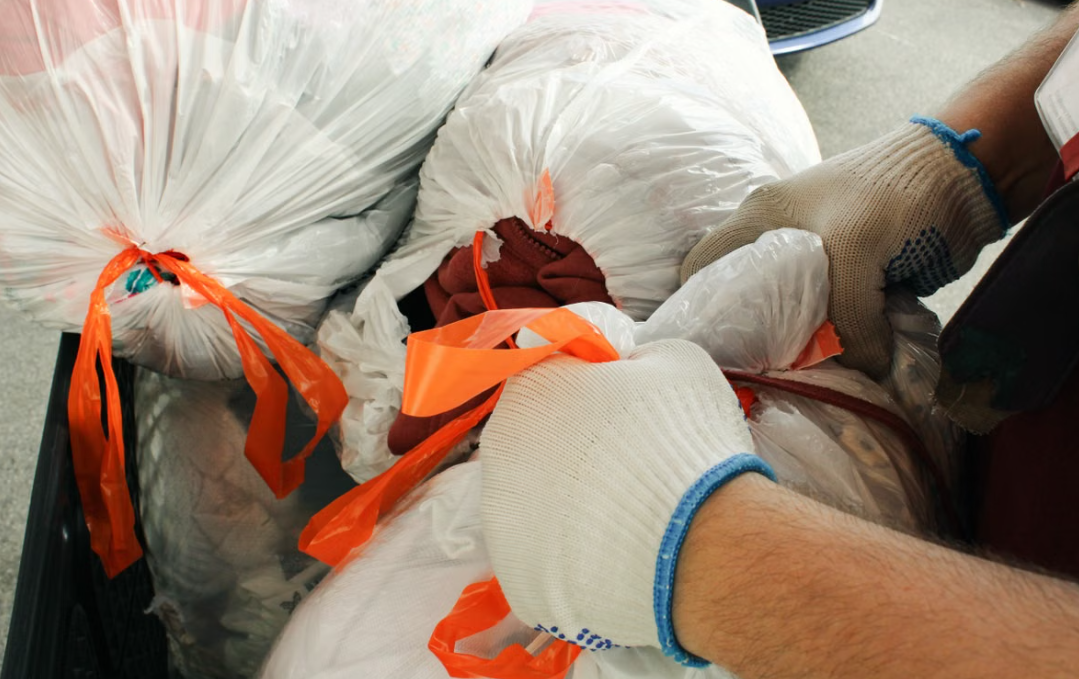 3 Whole-House Old Clothing & Sundries Packing and Removal | On-Site Sealing with Heavy-Duty Transparent Plastic Bags - Image 1